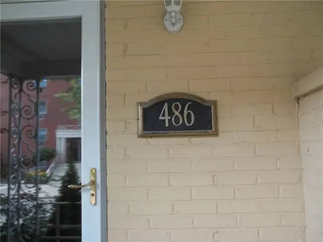 486 Browns Lane gallery image 14