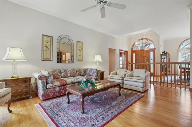 4907 Oakhurst Ave gallery image 9