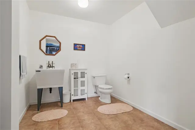 4907 Oakhurst Ave gallery image 28