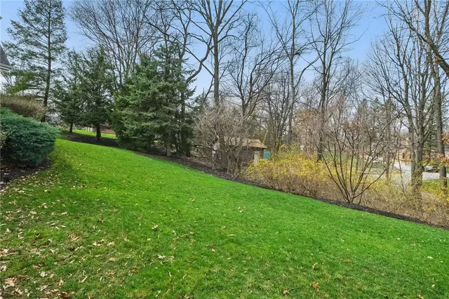 4907 Oakhurst Ave gallery image 32