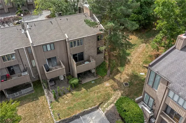 491 Cherry Ct gallery image 4