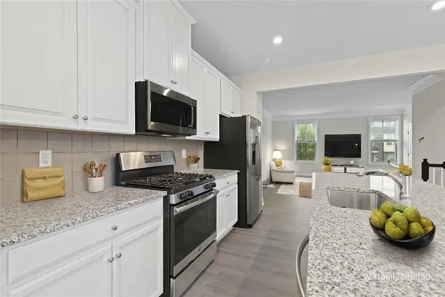 491 Fairmont Dr gallery image 3