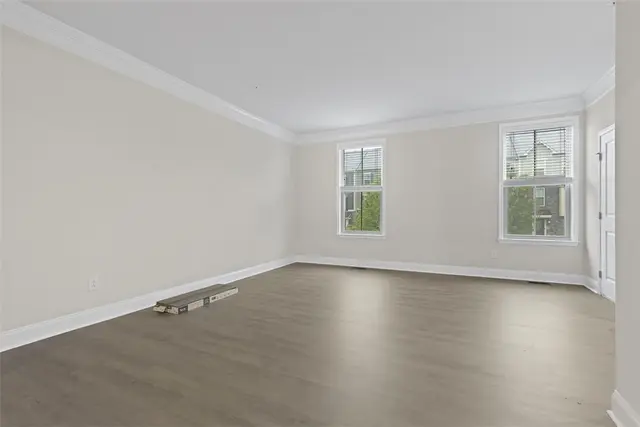 491 Fairmont Dr gallery image 6