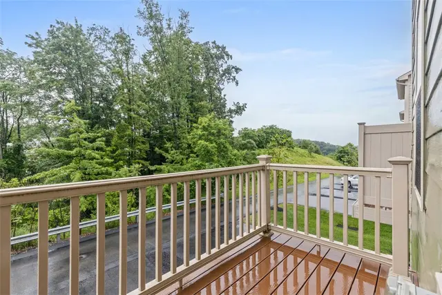 491 Fairmont Dr gallery image 17