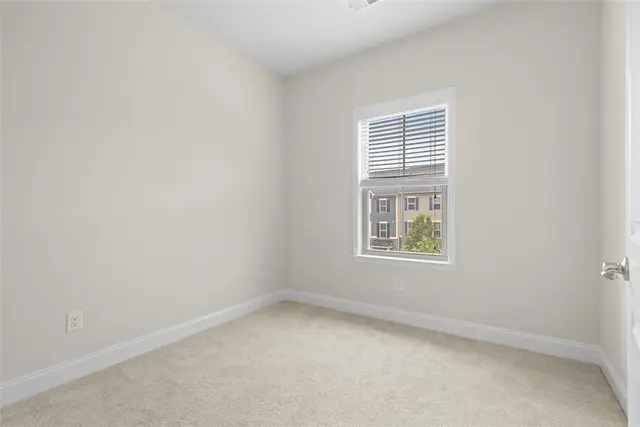 491 Fairmont Dr gallery image 31