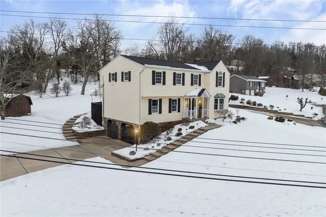4935 Field Acres Dr gallery image 2