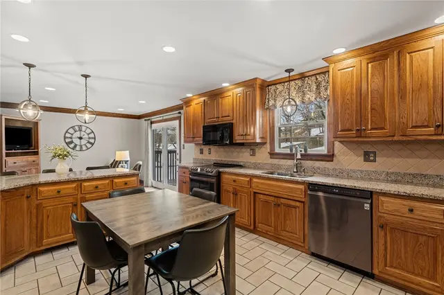 4935 Field Acres Dr gallery image 9