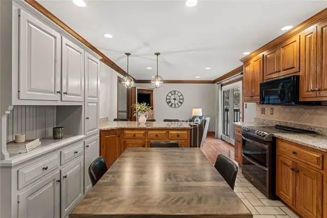4935 Field Acres Dr gallery image 10