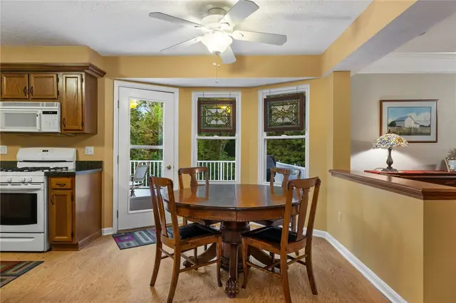 4948 Meadow Crest Dr gallery image 8