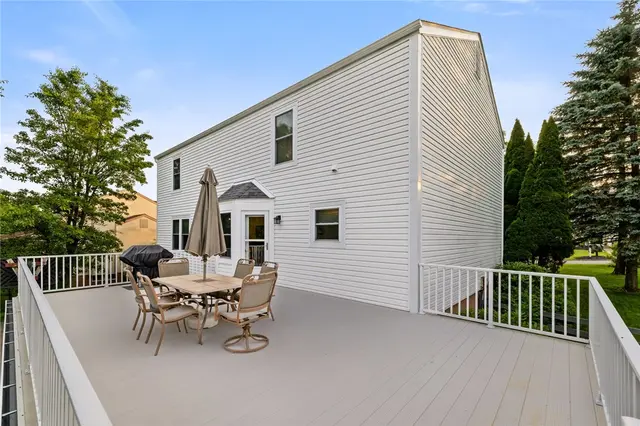 4948 Meadow Crest Dr gallery image 15