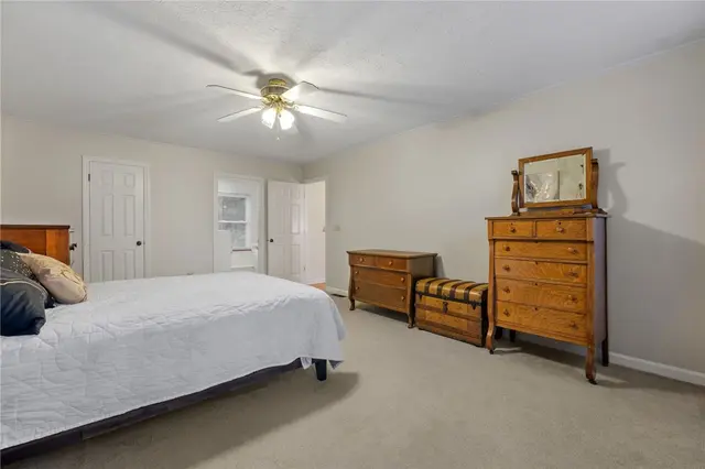 4948 Meadow Crest Dr gallery image 31