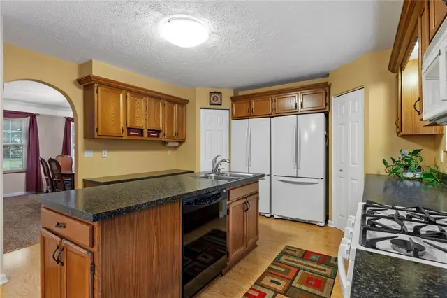 4948 Meadow Crest Dr gallery image 38