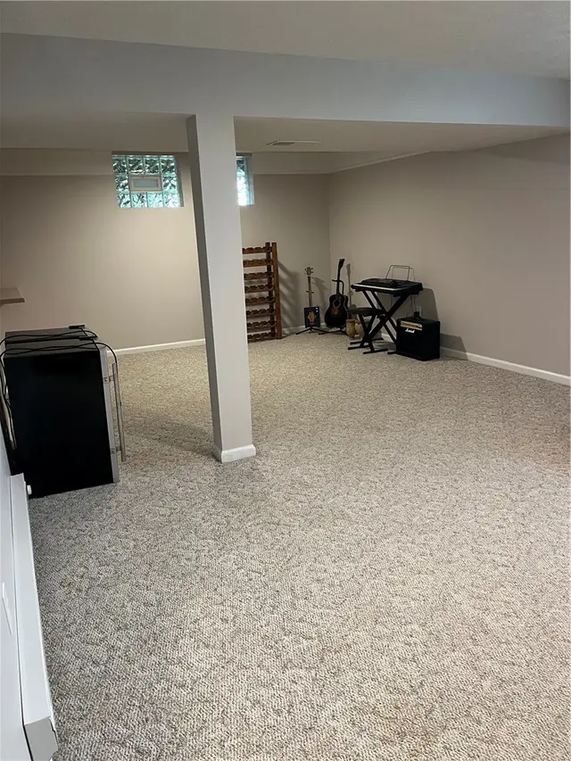 4959 Meadow Crest Dr gallery image 3