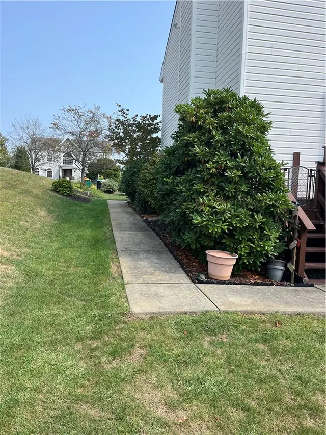 4959 Meadow Crest Dr gallery image 23