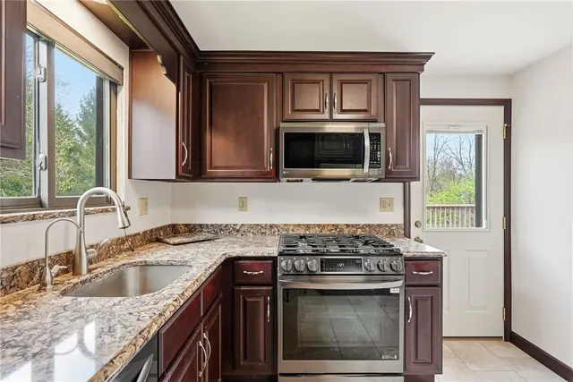 4972 Field Acres Dr gallery image 12