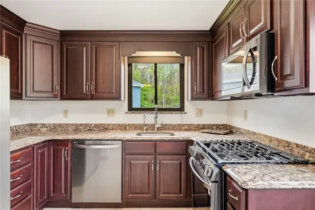 4972 Field Acres Dr gallery image 13