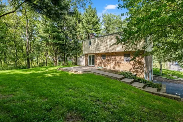 4985 Graphic Dr gallery image 6