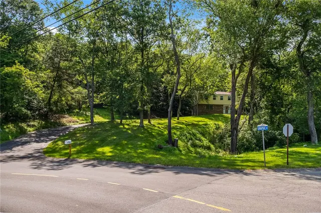 4985 Graphic Dr gallery image 8