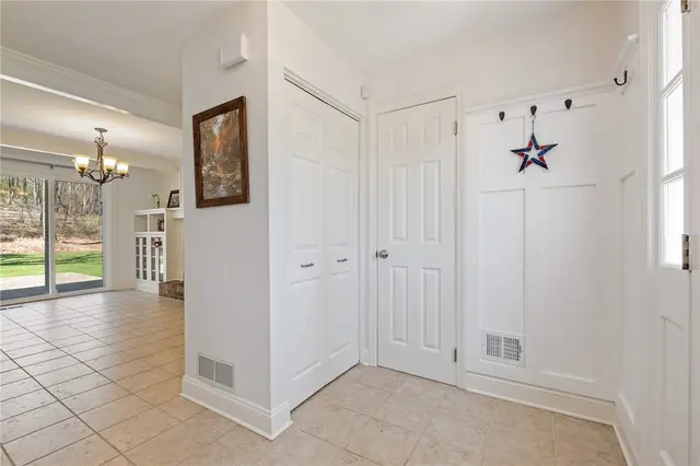 4985 Graphic Dr gallery image 10
