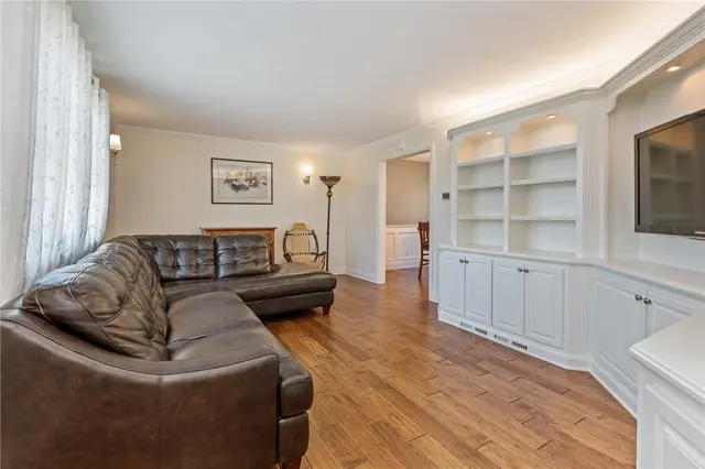4985 Graphic Dr gallery image 12