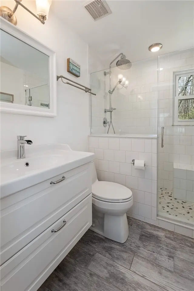 4985 Graphic Dr gallery image 13