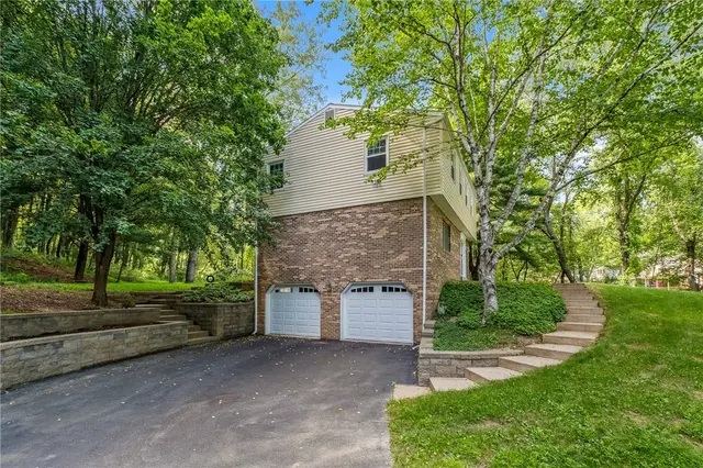 4985 Graphic Dr gallery image 15