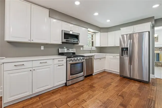 4985 Graphic Dr gallery image 27