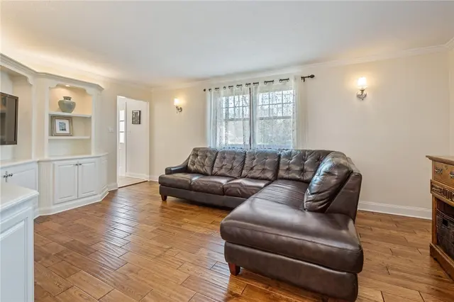 4985 Graphic Dr gallery image 31