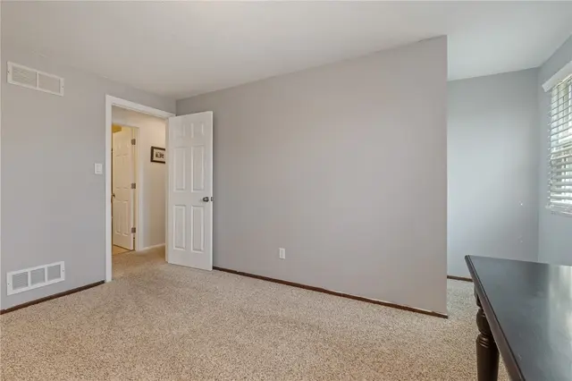4985 Graphic Dr gallery image 38