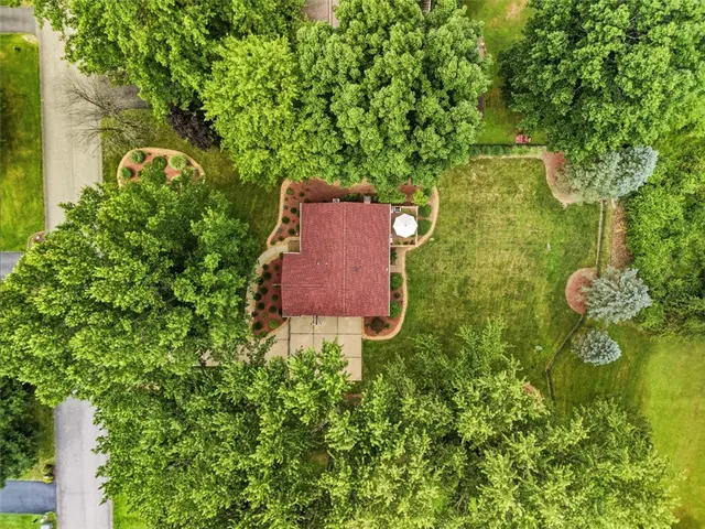 4996 Graphic Dr gallery image 14