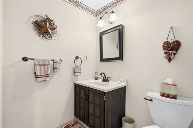 4996 Graphic Dr gallery image 16