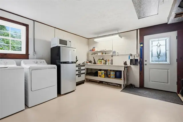 4996 Graphic Dr gallery image 17