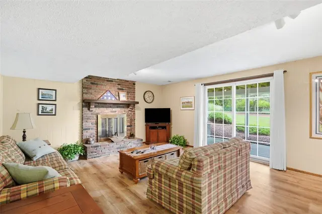 4996 Graphic Dr gallery image 23
