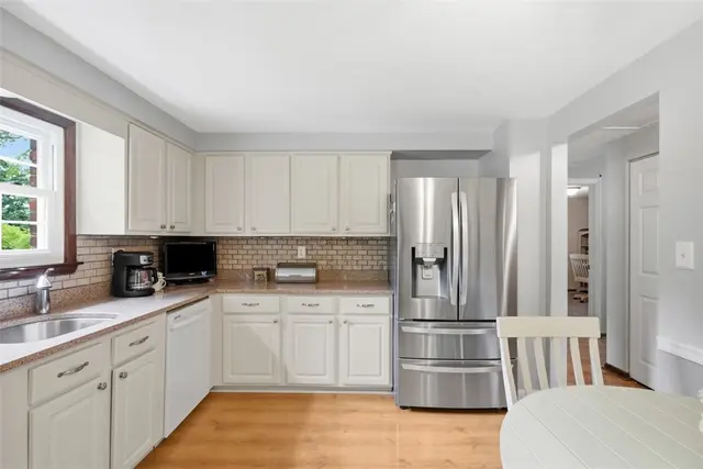 4996 Graphic Dr gallery image 32