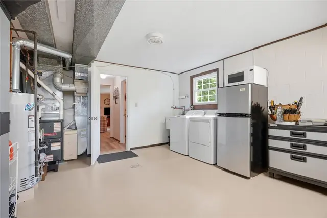 4996 Graphic Dr gallery image 33