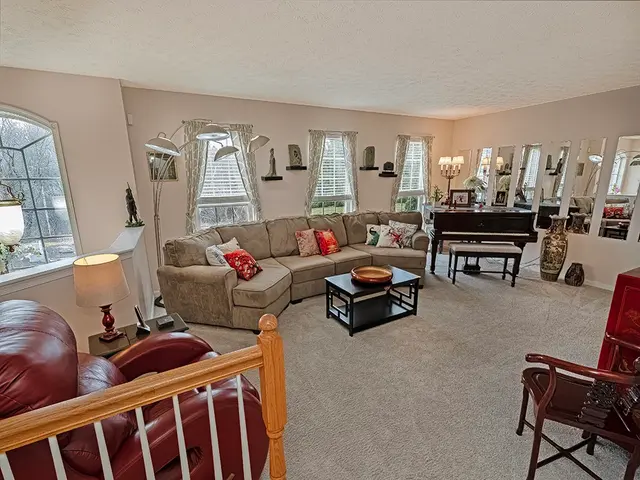 5003 Foxwood Ct gallery image 3