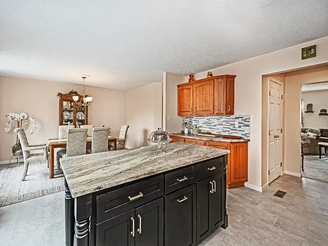 5003 Foxwood Ct gallery image 10