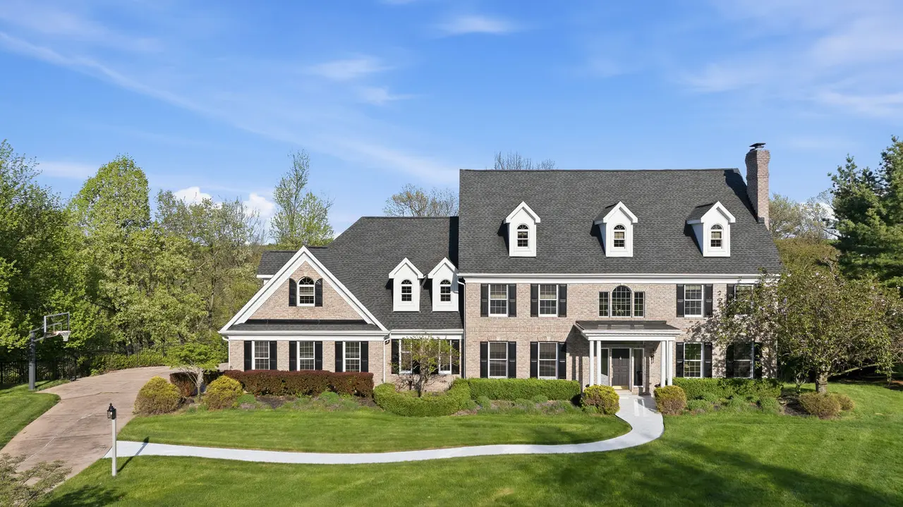 5005 Old Orchard LANE