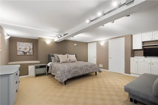 501 Hillside gallery image 3