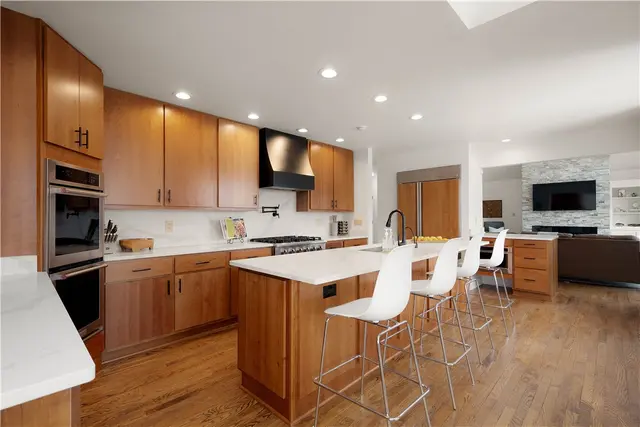 501 Hillside gallery image 4