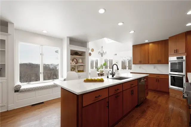 501 Hillside gallery image 6
