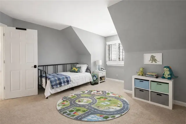 501 Hillside gallery image 11