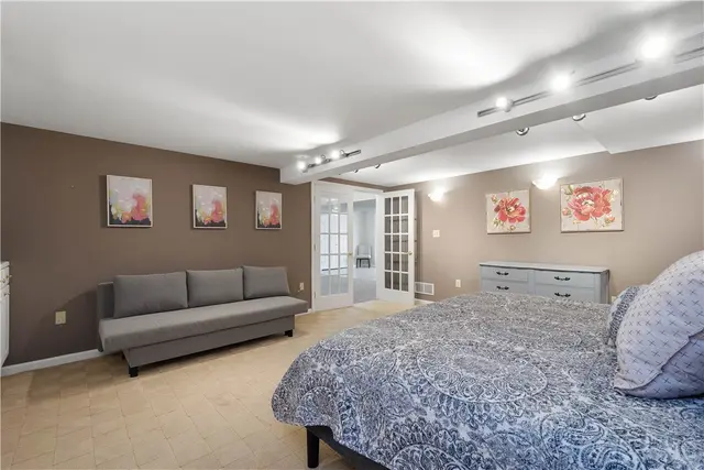 501 Hillside gallery image 14