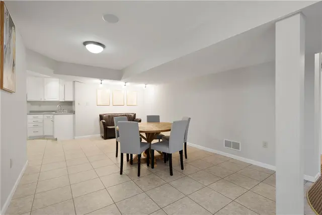 501 Hillside gallery image 18