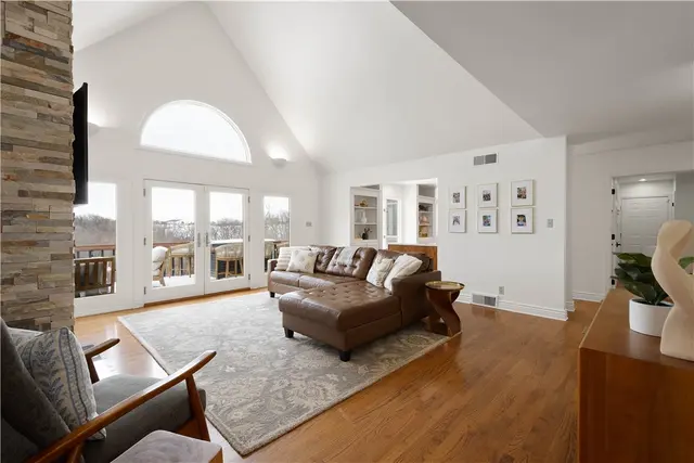 501 Hillside gallery image 19