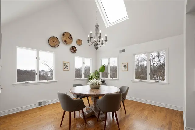 501 Hillside gallery image 25