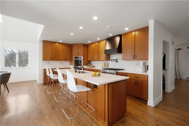 501 Hillside gallery image 28