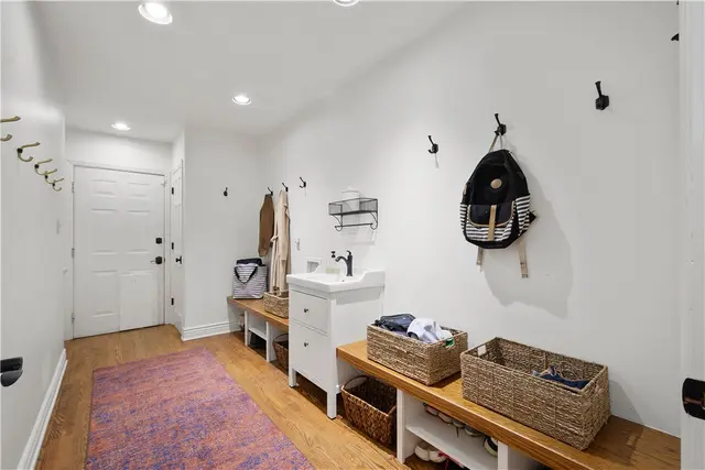 501 Hillside gallery image 31