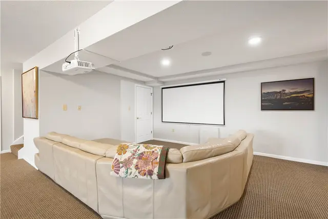 501 Hillside gallery image 38