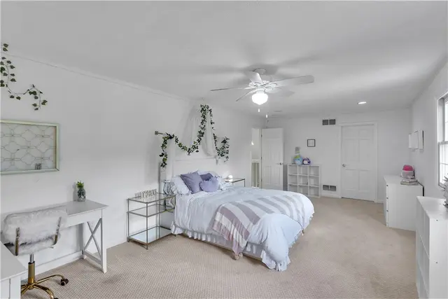 501 Linden Court gallery image 3